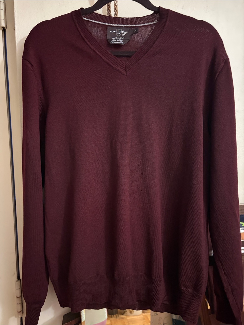 Black Brown 1826 Men's V-Neck Sweater in Deep Burgundy. 100. Merino Wool